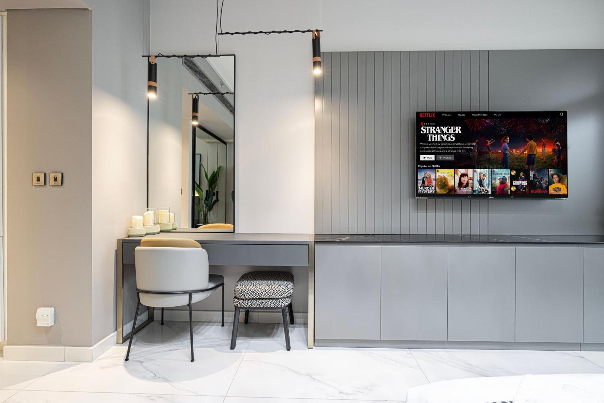 Cozy Steps From Mall & Burj Khalifa Apartment