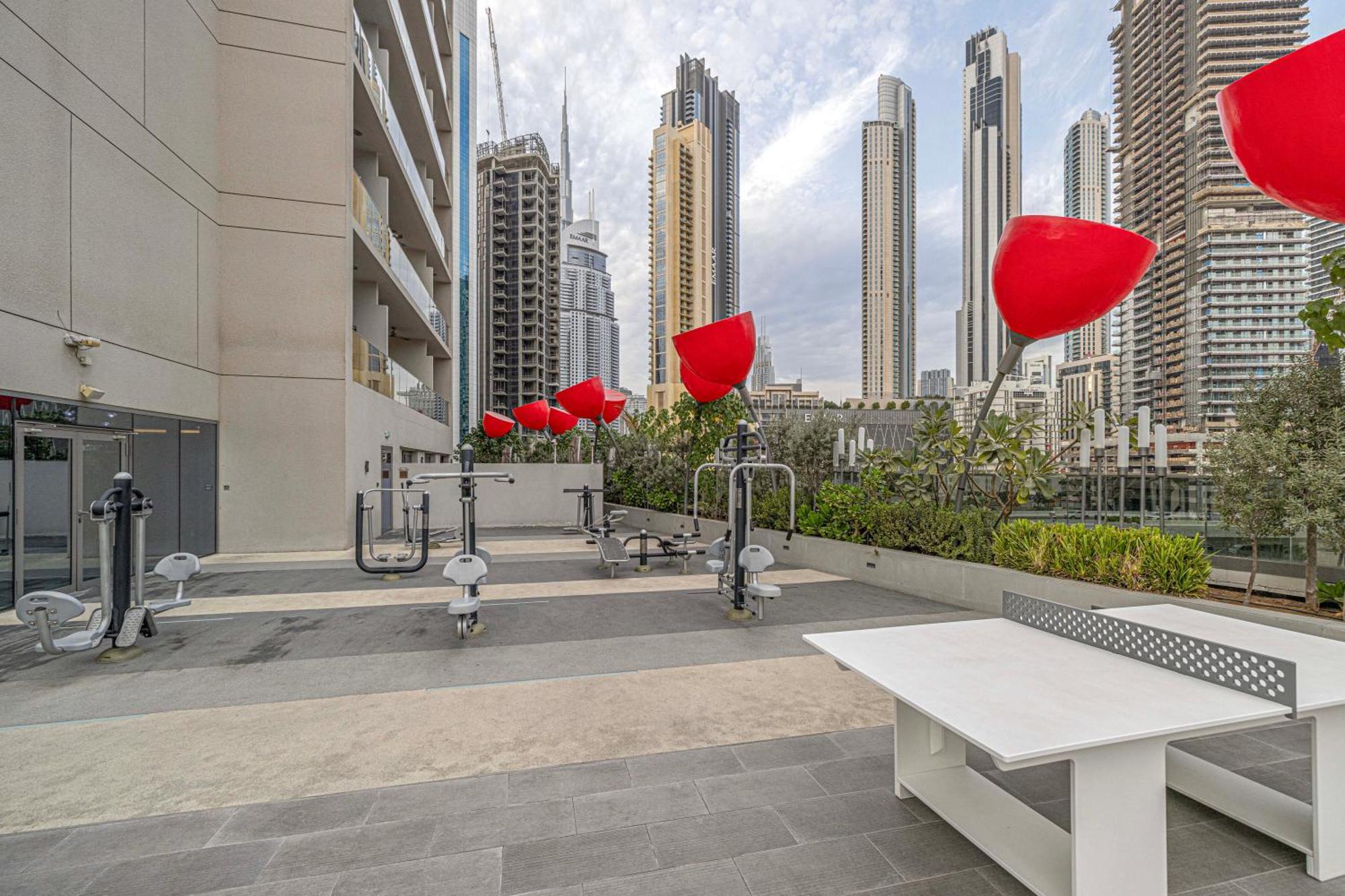 Cozy Steps From Mall & Burj Khalifa * Dubai