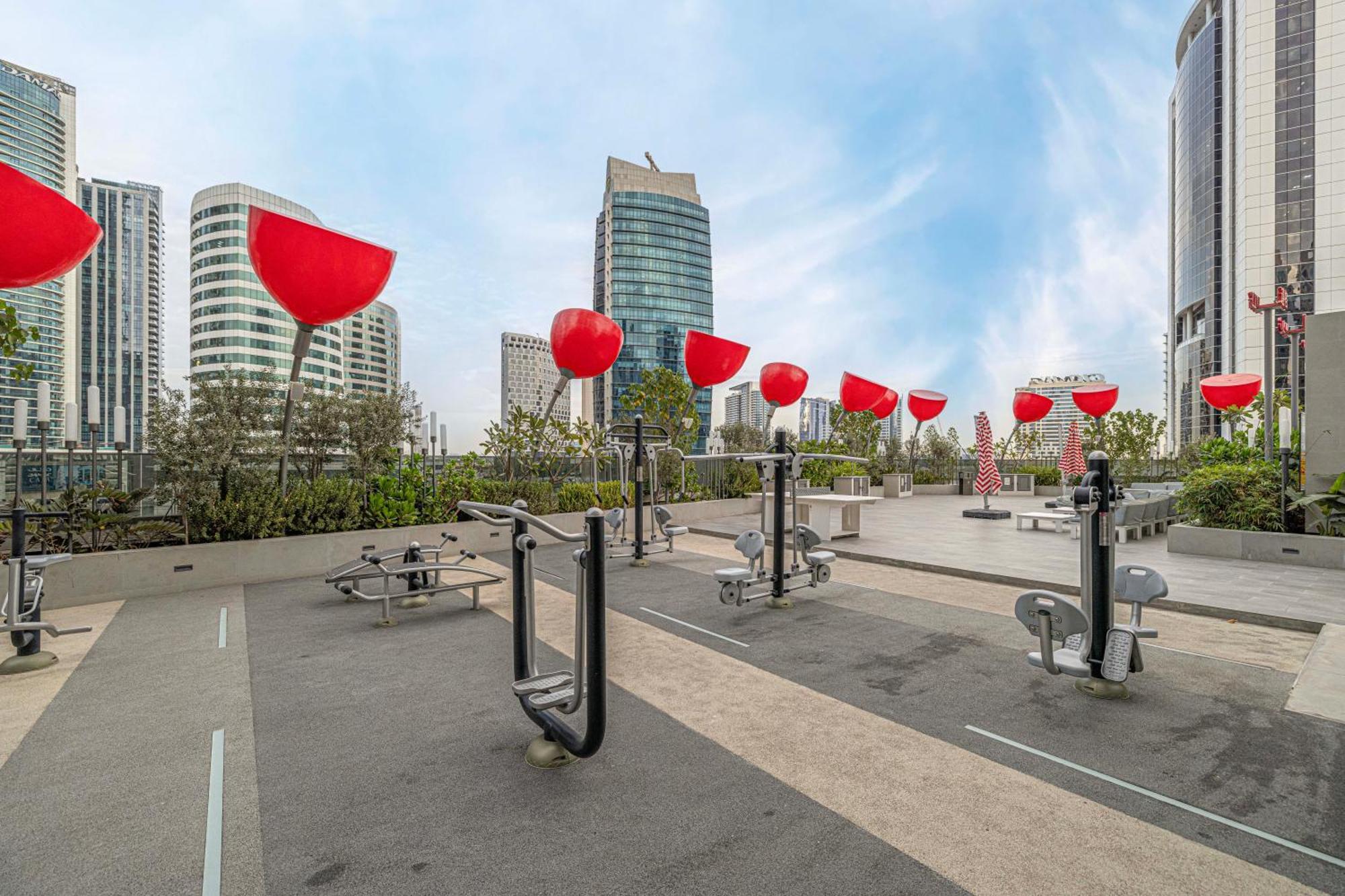 Cozy Steps From Mall & Burj Khalifa * Dubai