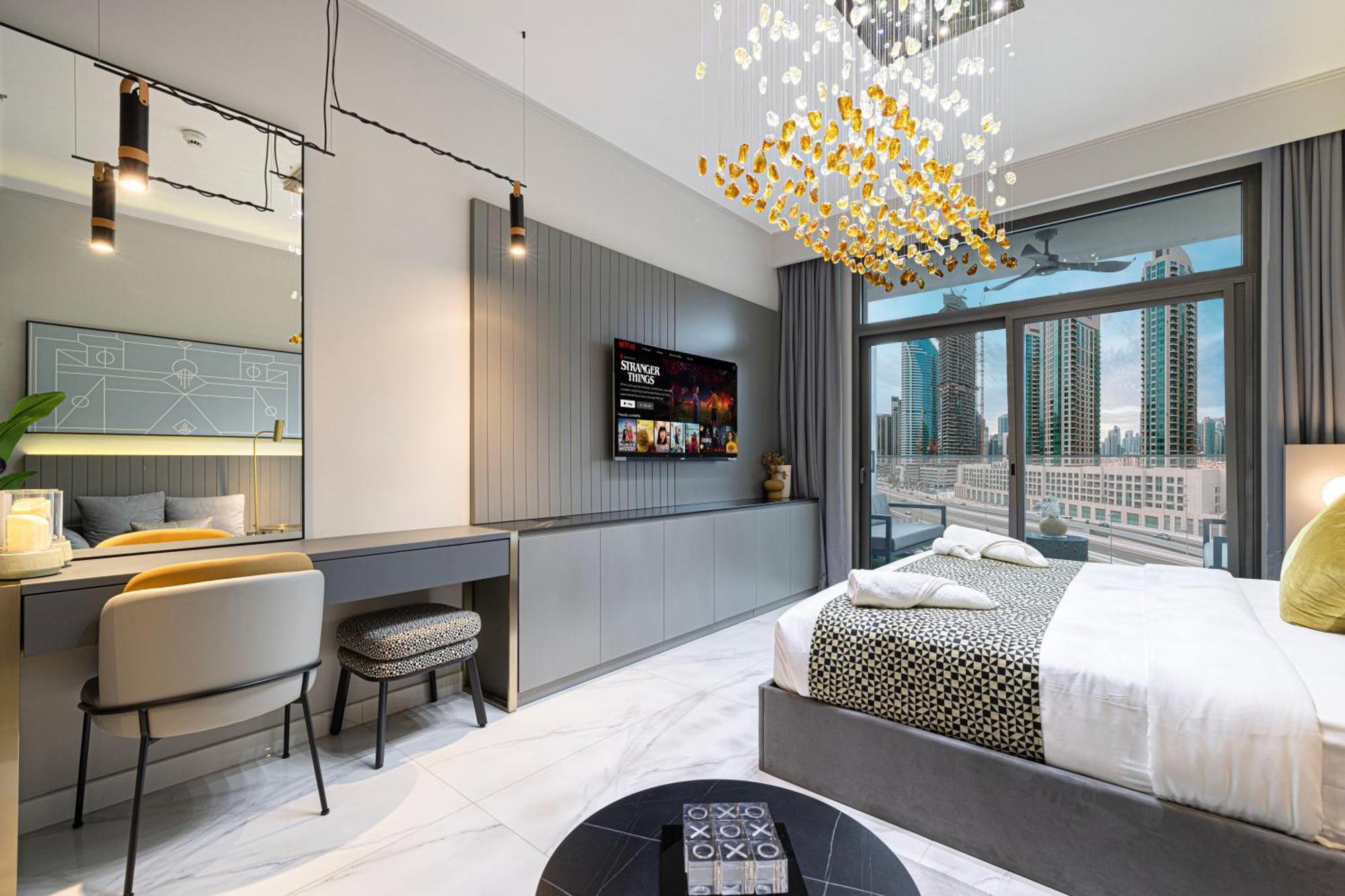 Cozy Steps From Mall & Burj Khalifa Apartment *