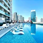 Cozy Studio Steps From Dubai Mall & Burj Khalifa